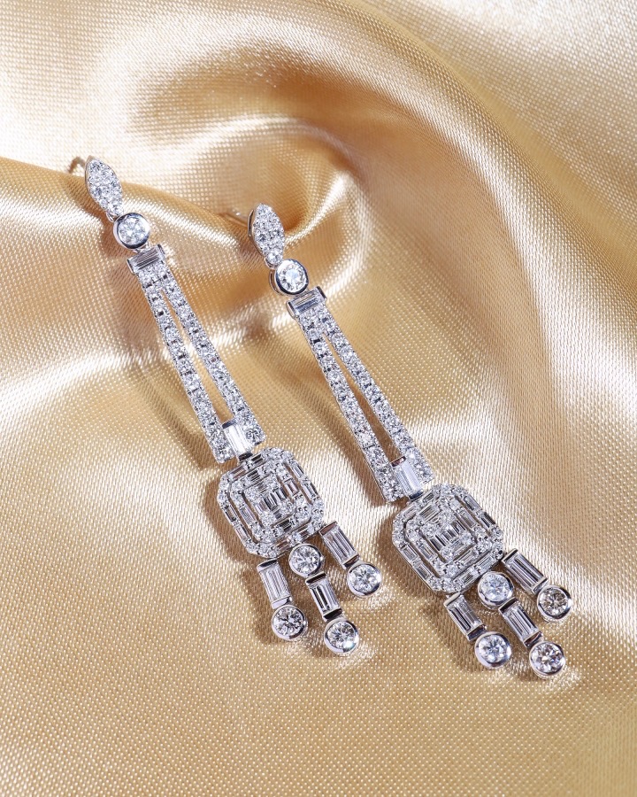 4.30 Carat Diamond Chandelier Earrings in 18K White Gold - Image 6