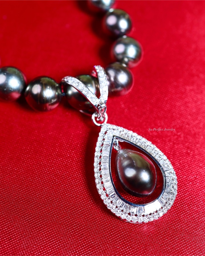 14 mm Black Tahitian South Sea Pearl and Diamond Pendant Necklace - Image 9