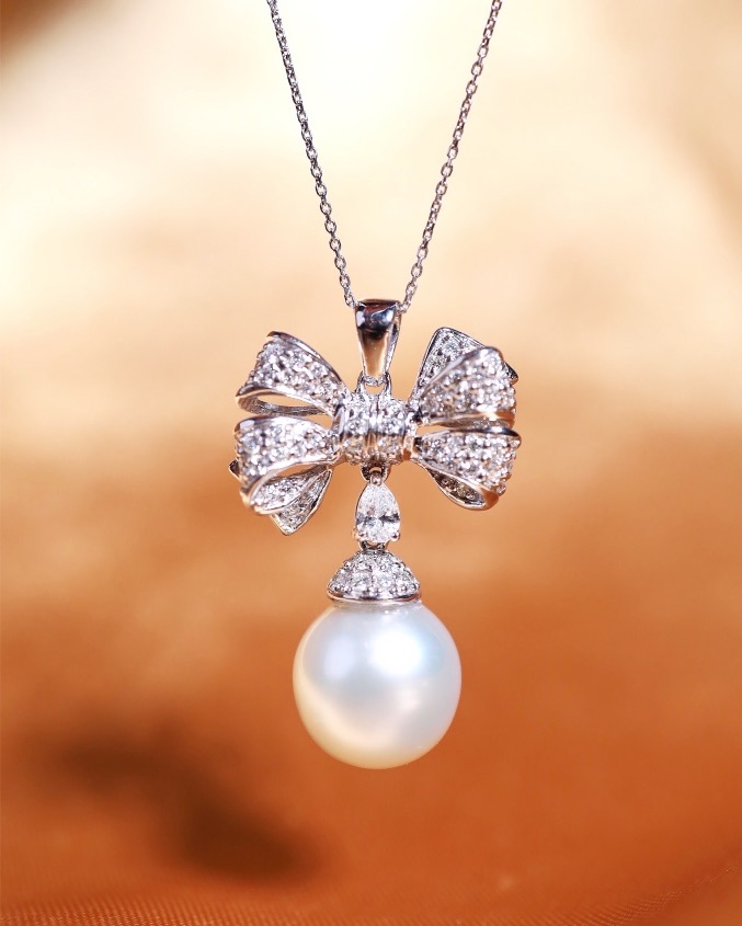 13 mm South Sea Pearl and Diamond Ribbon Pendant in 18K White Gold - Image 3
