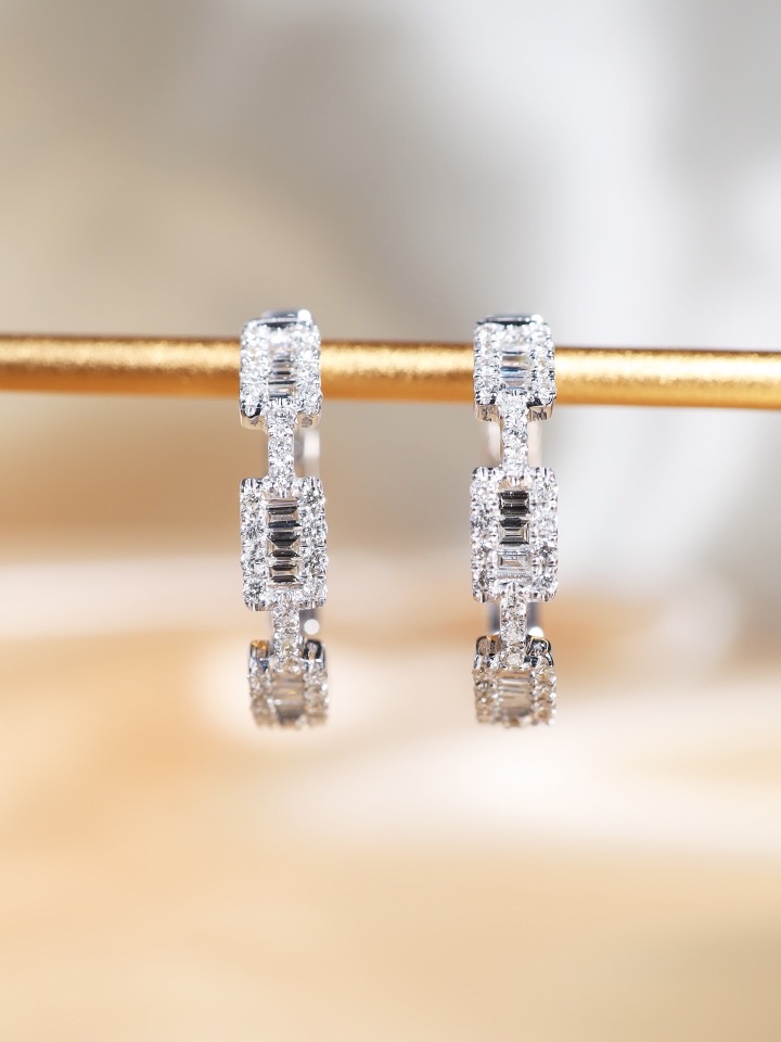 1.06 Carat Baguette and Round Diamond Geometric Hoop Earrings - Image 16