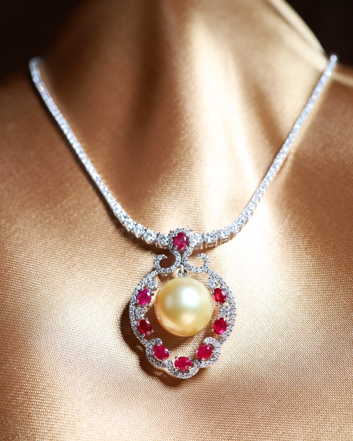 14.5 mm Golden South Sea Pearl, Burmese Ruby and Diamond Pendant in 18K White Gold - Image 6
