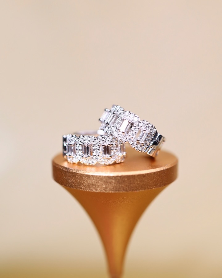0.98 Carat Baguette and Round Diamond Hoop Earrings in 18K White Gold - Image 8