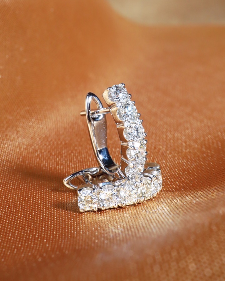 1.00 Carat Diamond Latch Back Hoop Earrings in 18K White Gold - Image 3