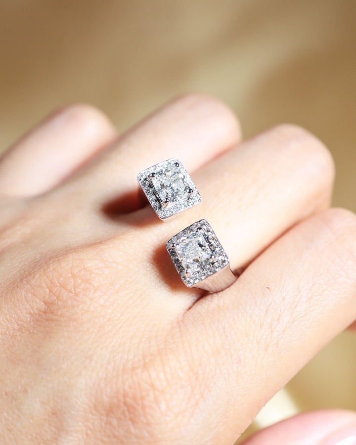 GIA-Certified 2.00 Carat Cushion Diamond Twisted Unisex Ring in 18K White Gold - Image 9