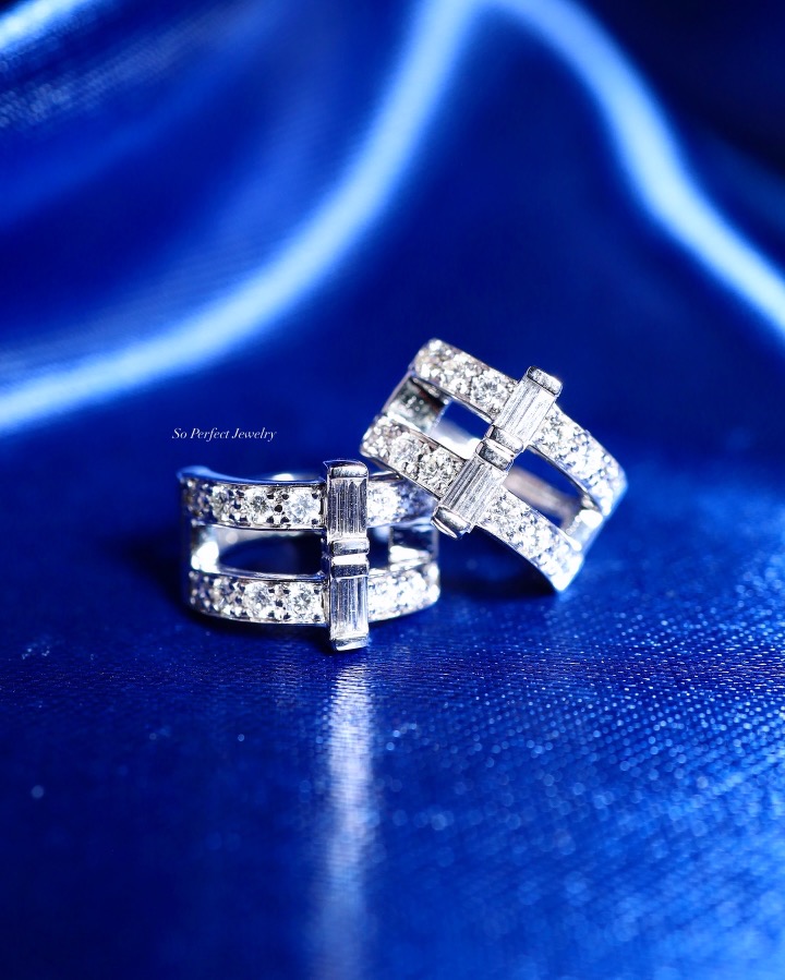 1.08 Carat Diamond Geometric Hoop Earrings in 18K White Gold - Image 3