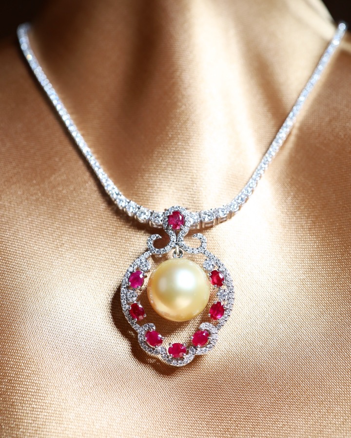14.5 mm Golden South Sea Pearl, Burmese Ruby and Diamond Pendant in 18K White Gold - Image 11