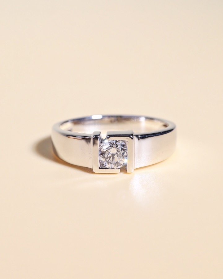 GIA-Certified 0.40 Carat Round Diamond Unisex Ring in 18K White Gold - Image 4