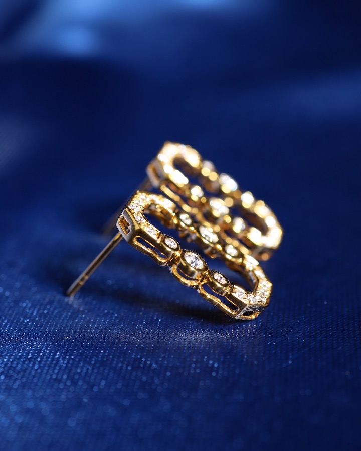 1.04 Carat Diamond Open-Link Stud Earrings in 18K Yellow Gold - Image 4