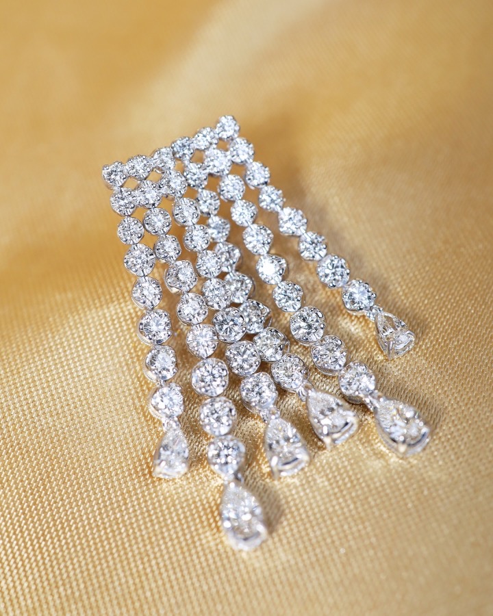 4.10 Carat Diamond Cascade Drop Earrings in 18K White Gold - Image 4