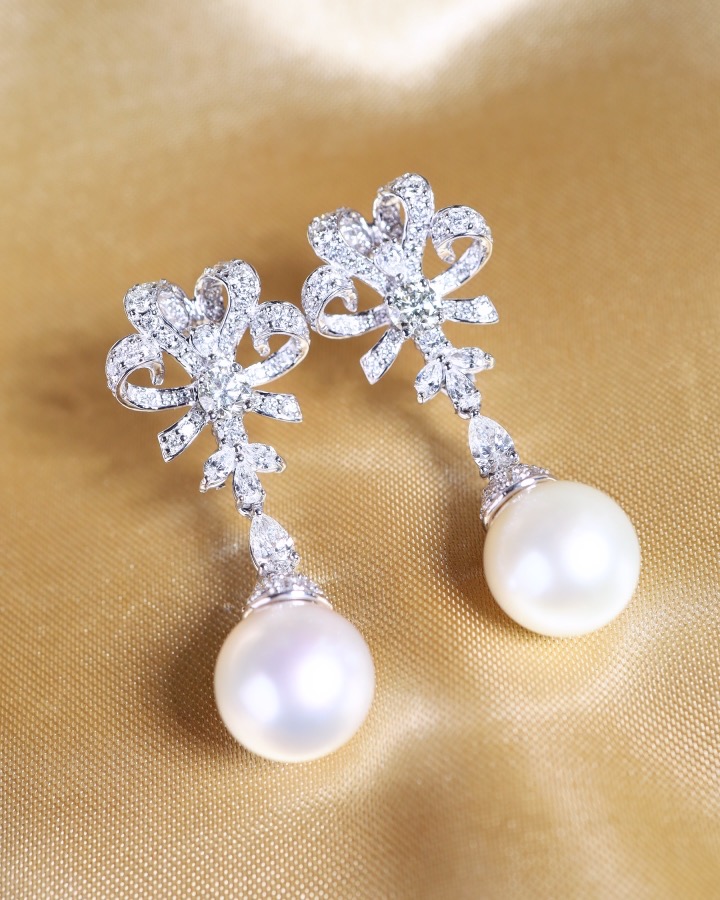 South Sea Pearl and Diamond Ribbon Chandelier Earrings in 18K White Gold - Image 4