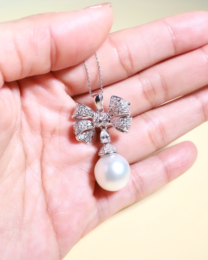 13 mm South Sea Pearl and Diamond Ribbon Pendant in 18K White Gold - Image 8