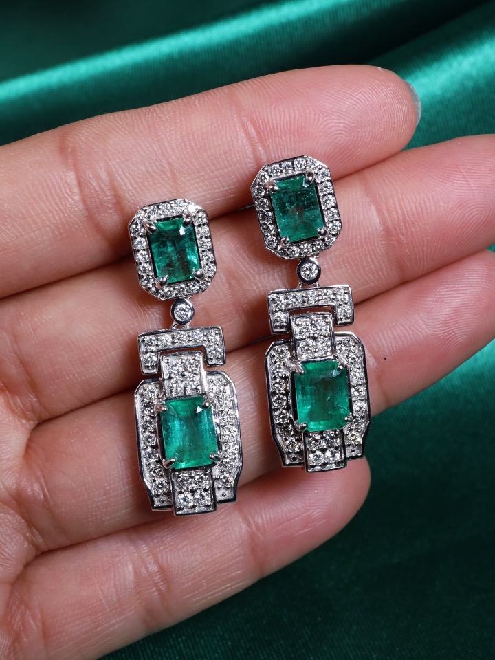 5.90 Carat Zambian Emerald and Diamond Art Deco Drop Earrings in 18K White Gold - Image 9