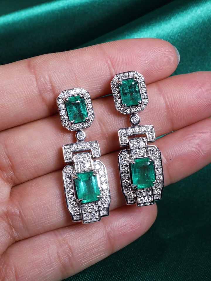 5.90 Carat Zambian Emerald and Diamond Art Deco Drop Earrings in 18K White Gold - Image 5