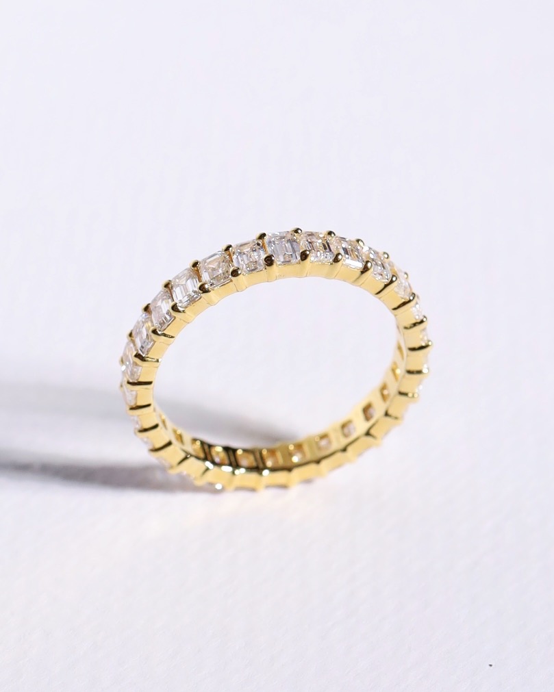 2.80 Carat Emerald-Cut Diamond Eternity Ring in 18K Yellow Gold - Image 5