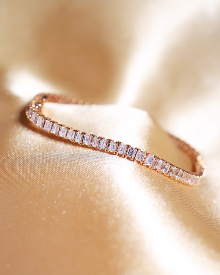 8.52 Carat Emerald-Cut Diamond Tennis Bracelet in 18K Rose Gold - Image 10