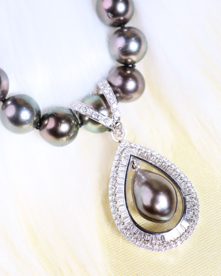 14 mm Black Tahitian South Sea Pearl and Diamond Pendant Necklace - Image 5