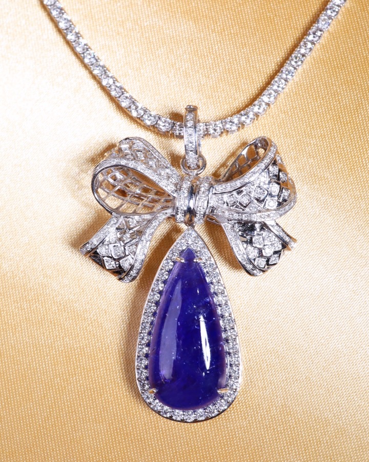 32.14 Carat Pear Cabochon Tanzanite Diamond Brooch Pendant in 18K White Gold - Image 7
