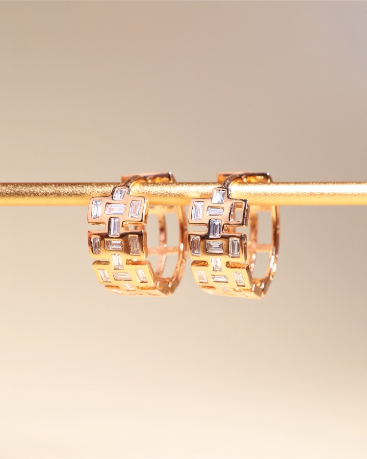 0.69 Carat Baguette Diamond Geometric Hoop Earrings in 18K Rose Gold - Image 8