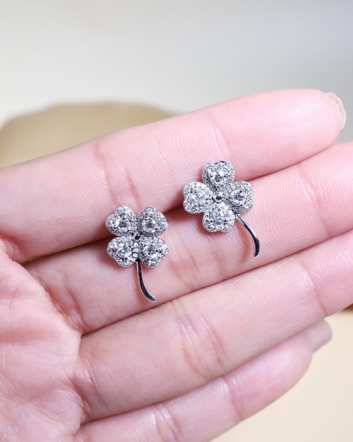 1.08 Carat Diamond Four-Leaf Clover Earrings in 18K White Gold - Image 10