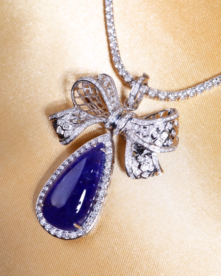 32.14 Carat Pear Cabochon Tanzanite Diamond Brooch Pendant in 18K White Gold - Image 9