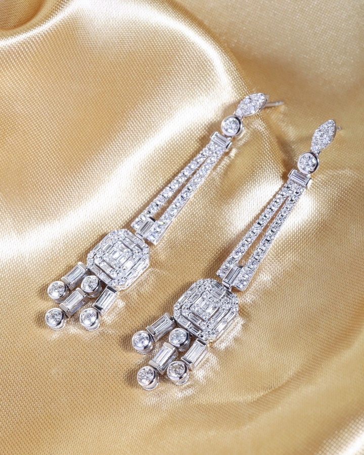 4.30 Carat Diamond Chandelier Earrings in 18K White Gold - Image 7