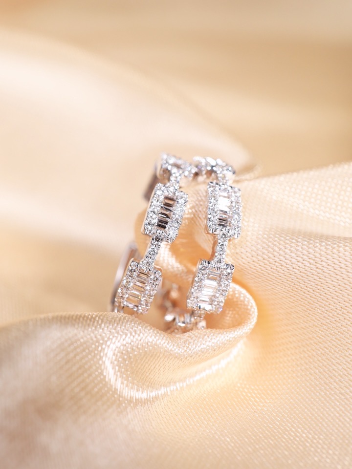1.06 Carat Baguette and Round Diamond Geometric Hoop Earrings - Image 10