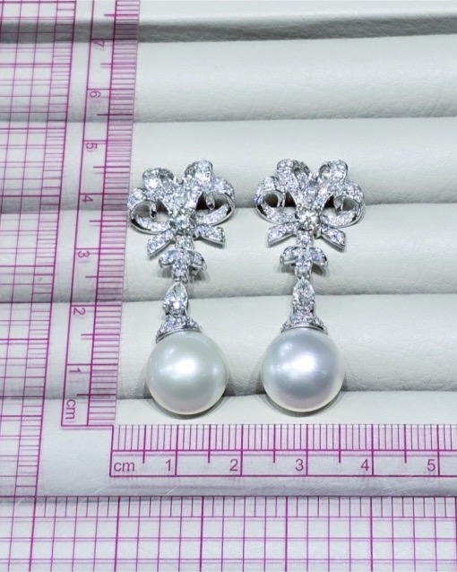 South Sea Pearl and Diamond Ribbon Chandelier Earrings in 18K White Gold - Image 12