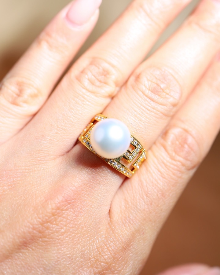 Art Deco South Sea Pearl & Diamond Ring in 18K Yellow Gold - Image 2