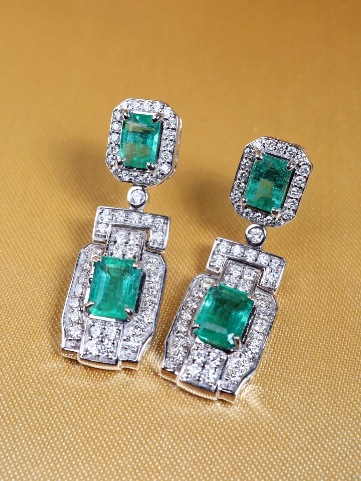 5.90 Carat Zambian Emerald and Diamond Art Deco Drop Earrings in 18K White Gold - Image 8