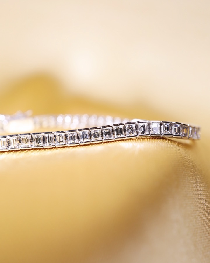 6.75 Carat Emerald-Cut Diamond Tennis Bracelet in 18K White Gold - Image 8