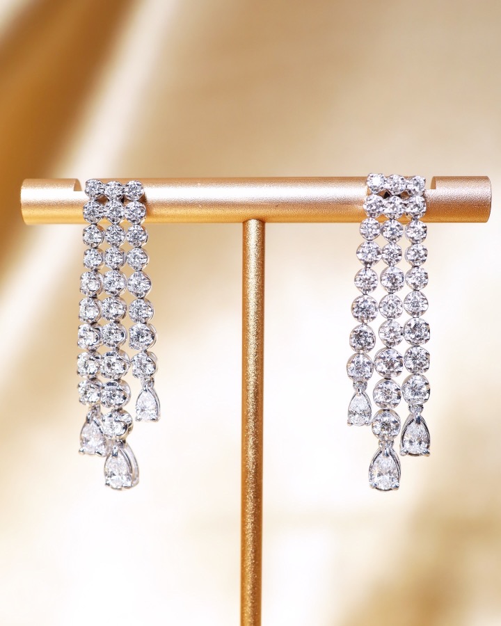 4.10 Carat Diamond Cascade Drop Earrings in 18K White Gold - Image 3