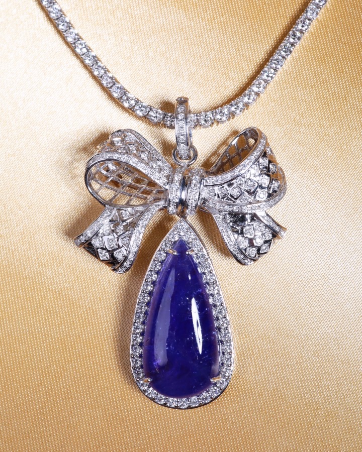32.14 Carat Pear Cabochon Tanzanite Diamond Brooch Pendant in 18K White Gold - Image 11