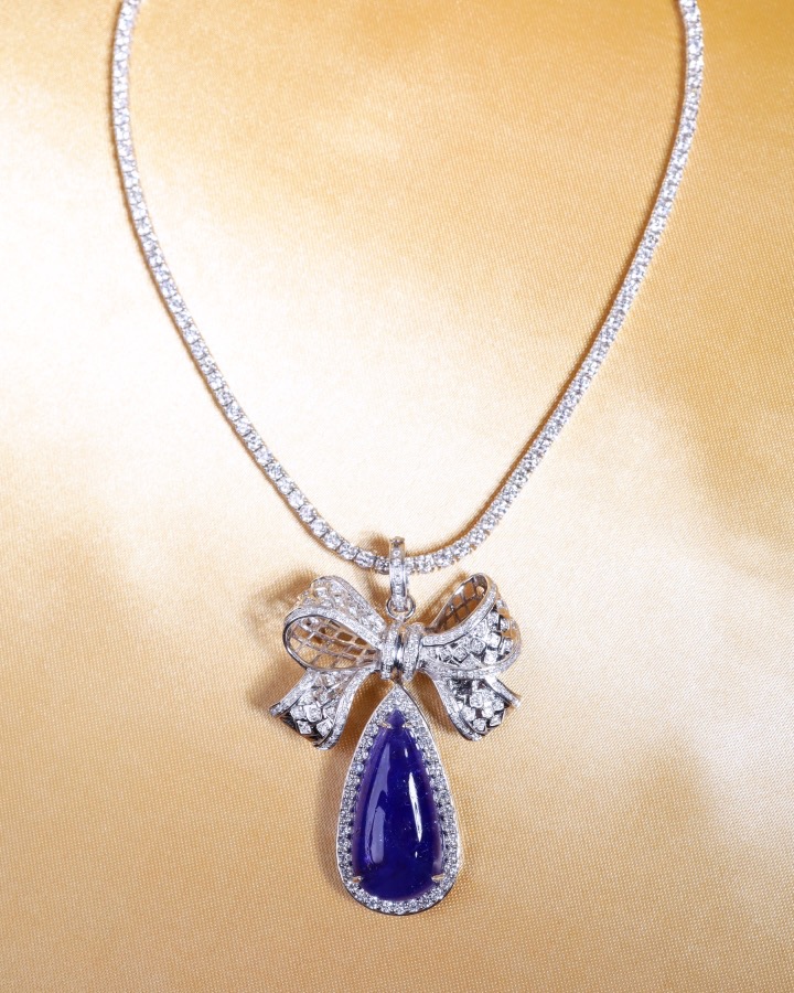 32.14 Carat Pear Cabochon Tanzanite Diamond Brooch Pendant in 18K White Gold - Image 10