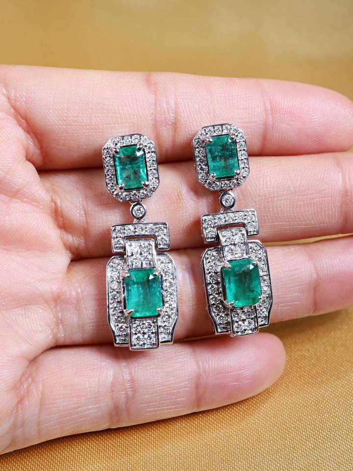 5.90 Carat Zambian Emerald and Diamond Art Deco Drop Earrings in 18K White Gold - Image 7