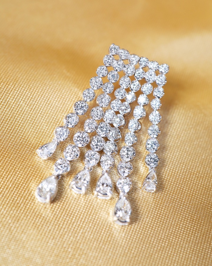 4.10 Carat Diamond Cascade Drop Earrings in 18K White Gold - Image 6