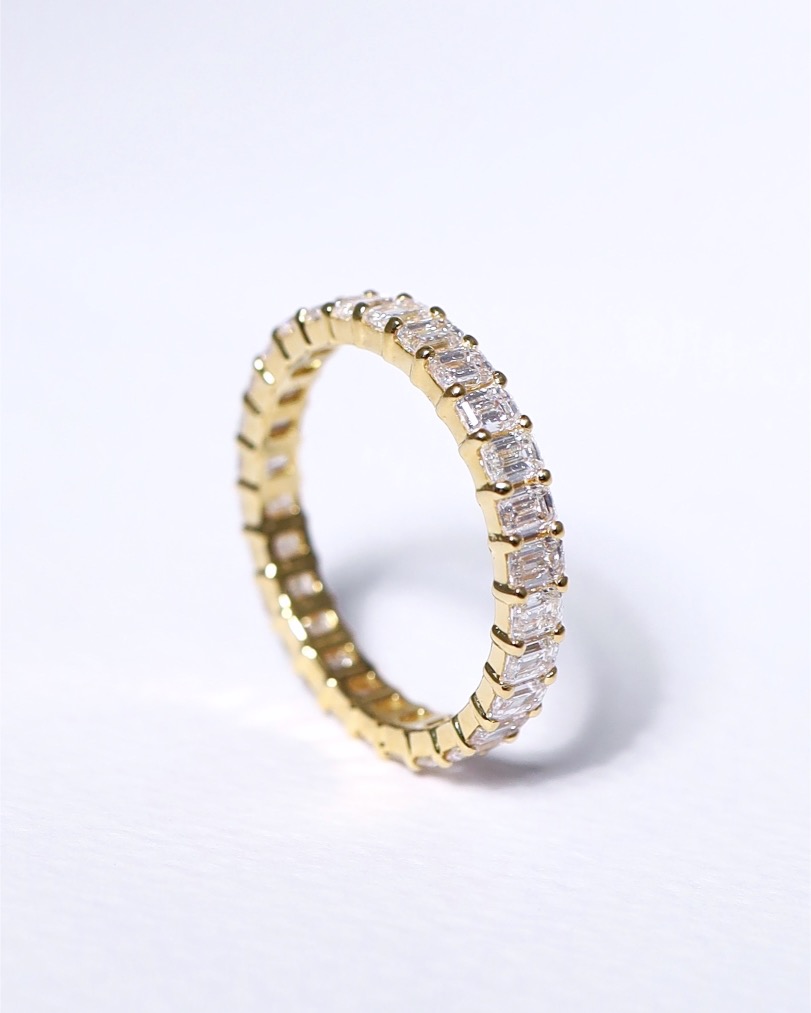 2.80 Carat Emerald-Cut Diamond Eternity Ring in 18K Yellow Gold - Image 7