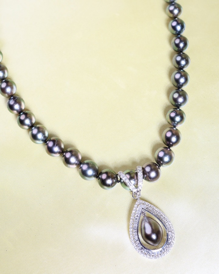 14 mm Black Tahitian South Sea Pearl and Diamond Pendant Necklace - Image 3