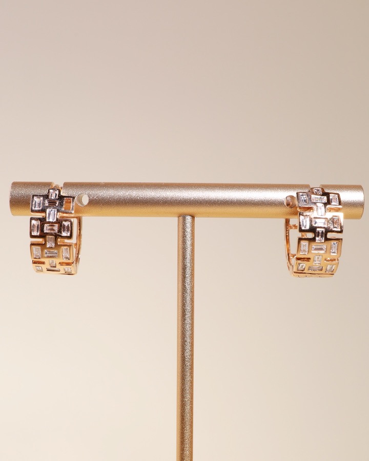 0.69 Carat Baguette Diamond Geometric Hoop Earrings in 18K Rose Gold - Image 6