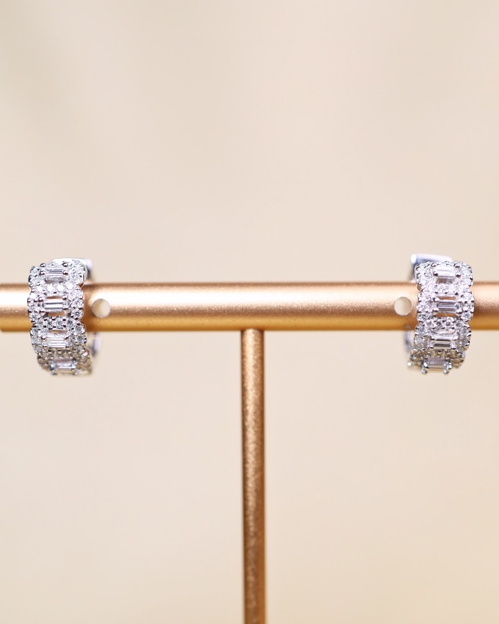 0.98 Carat Baguette and Round Diamond Hoop Earrings in 18K White Gold - Image 9
