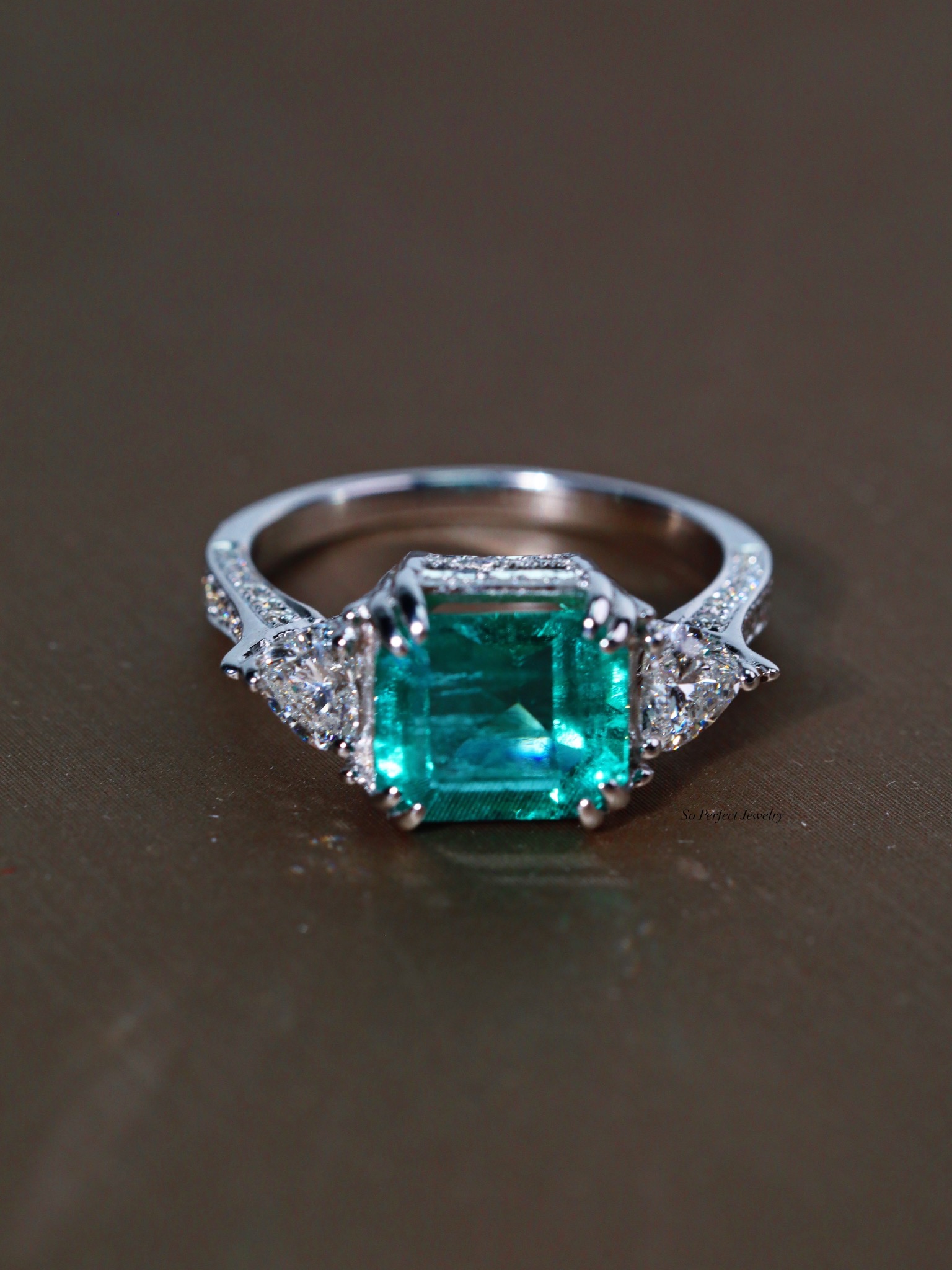 2.71 Carat Zambian Emerald and Diamond Three-Stone Ring in 18K White Gold - Image 8