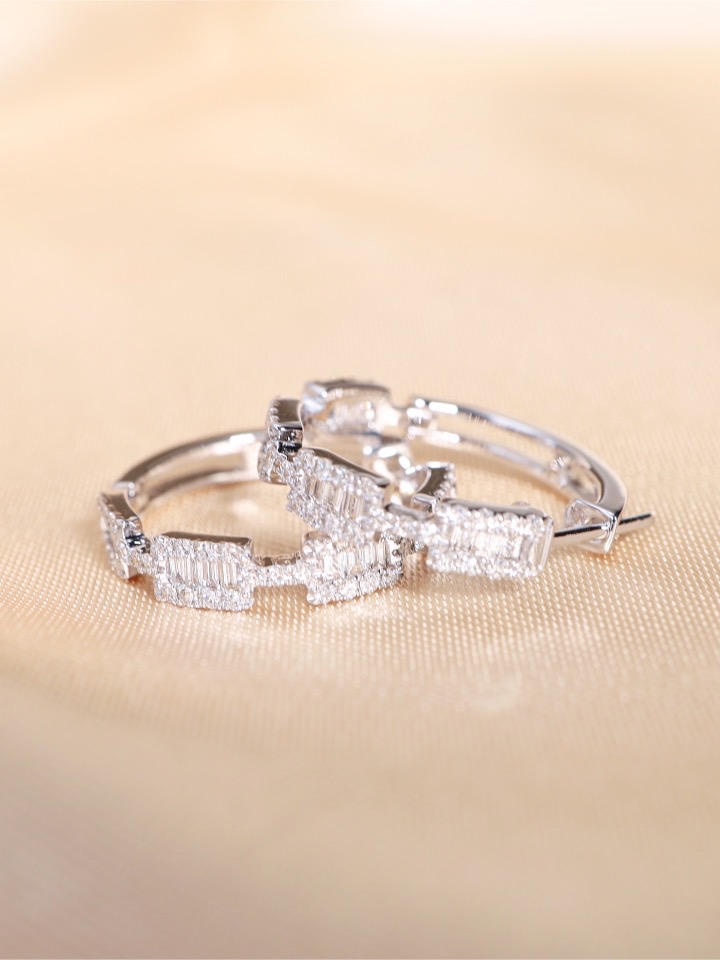 1.06 Carat Baguette and Round Diamond Geometric Hoop Earrings - Image 4
