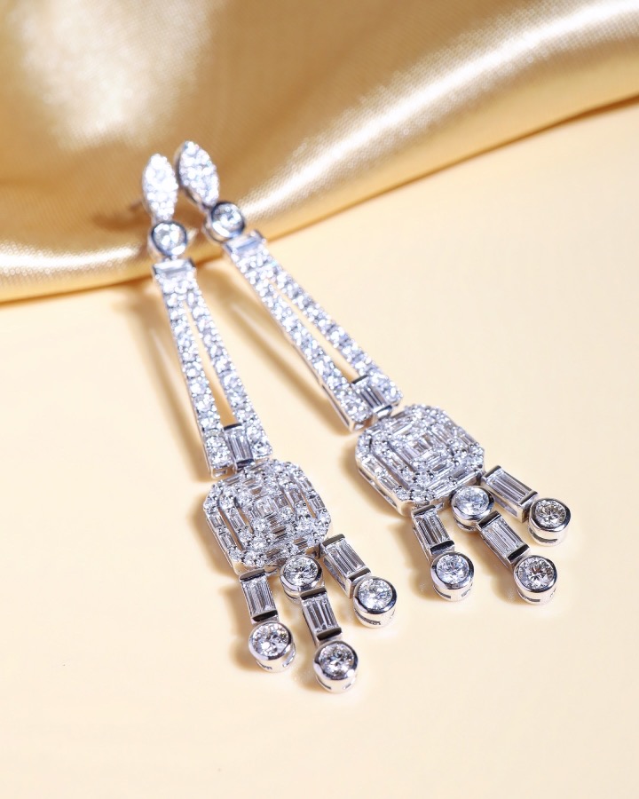 4.30 Carat Diamond Chandelier Earrings in 18K White Gold - Image 9