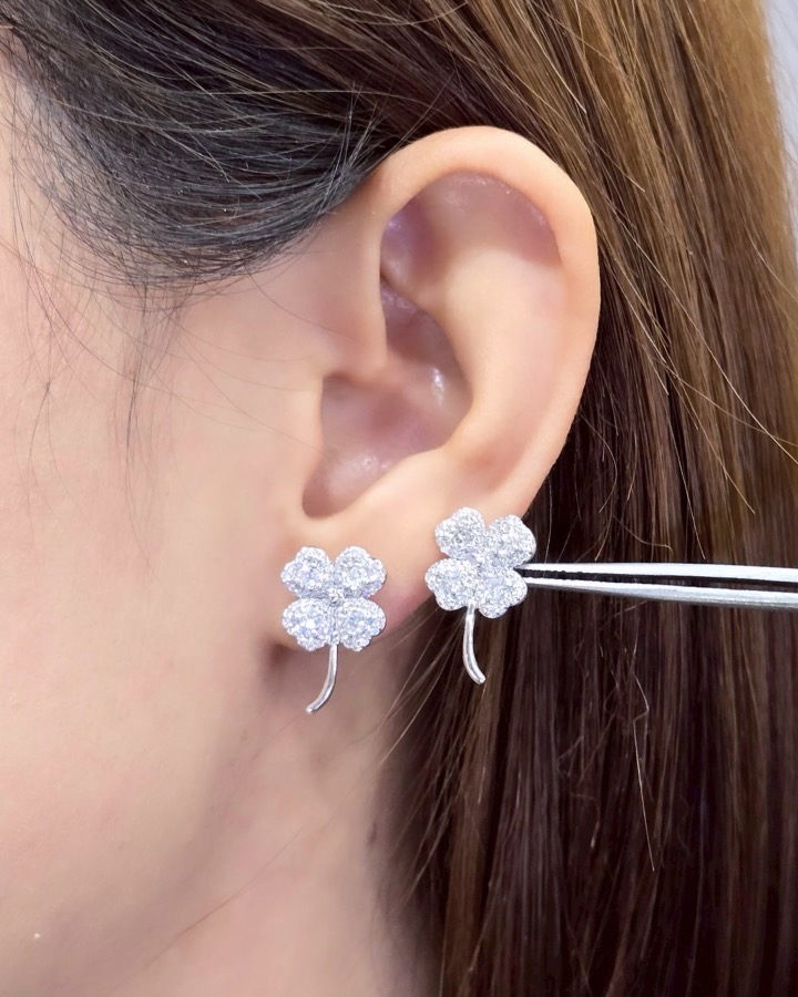 1.08 Carat Diamond Four-Leaf Clover Earrings in 18K White Gold - Image 2