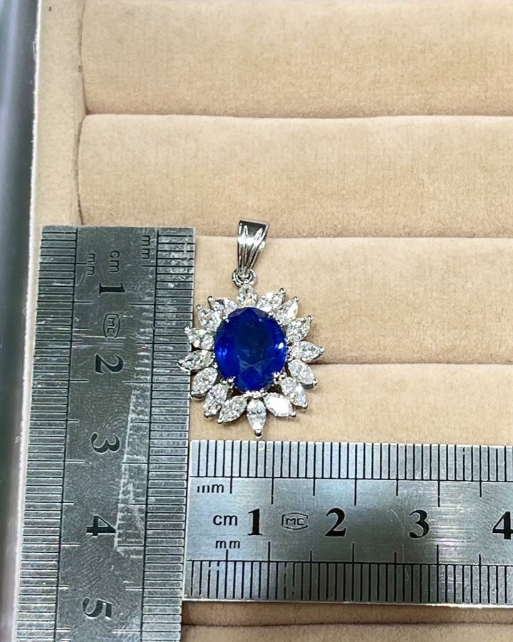 4.50 Carat Ceylon Blue Sapphire and Diamond Pendant in 18K White Gold - Image 10