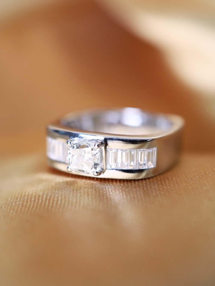 1.60 Carat GIA Cushion Diamond Men’s Ring in 18K White Gold - Image 4