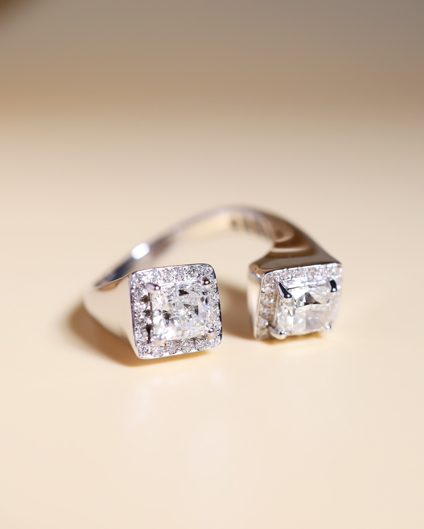 GIA-Certified 2.00 Carat Cushion Diamond Twisted Unisex Ring in 18K White Gold