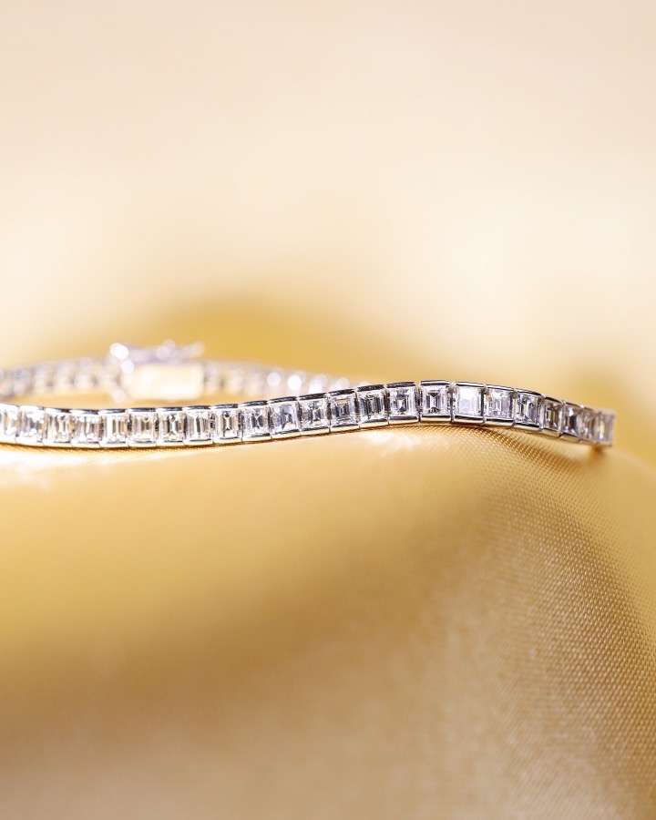 6.75 Carat Emerald-Cut Diamond Tennis Bracelet in 18K White Gold - Image 6