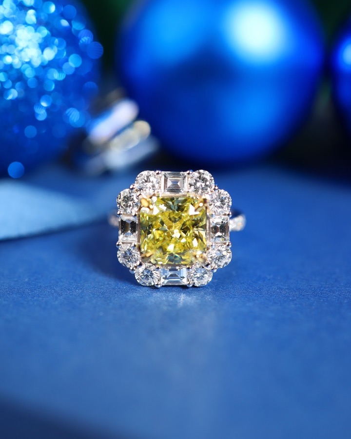 2.93 Carat Fancy Light Yellow Diamond Ring in 18K White Gold - Image 5