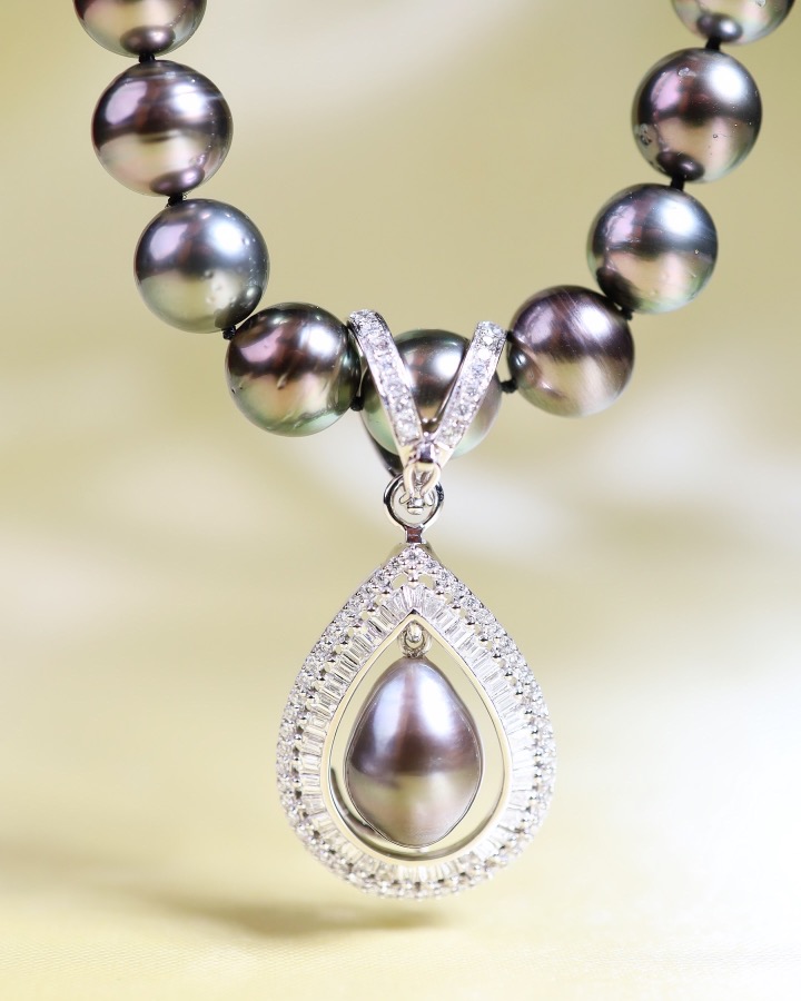 14 mm Black Tahitian South Sea Pearl and Diamond Pendant Necklace - Image 10