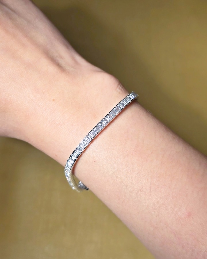 6.75 Carat Emerald-Cut Diamond Tennis Bracelet in 18K White Gold - Image 2